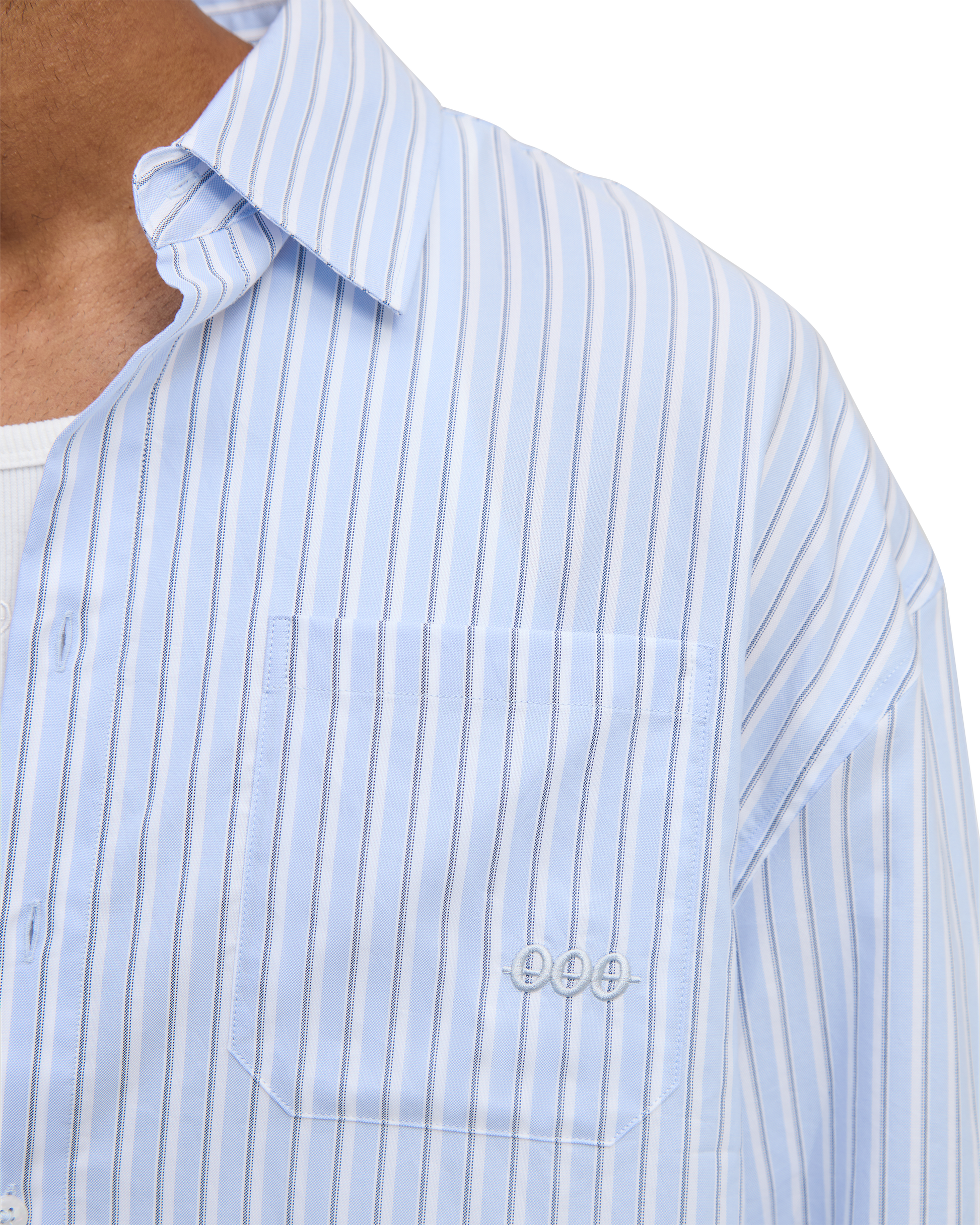 Blue shirt - detail